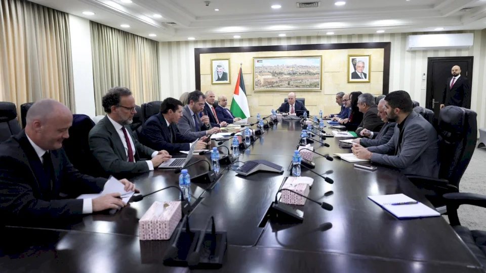 مصطفى يلتقي مسؤولين دوليين ويحذر من خطورة مشاريع ومخططات الضم والتوسع الاستيطاني