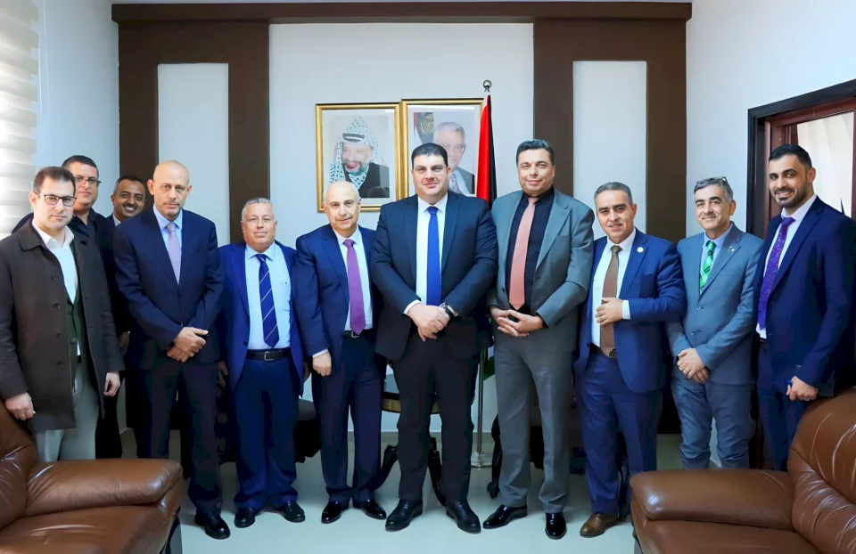 L'Union palestinienne des compagnies d'assurance rencontre le ministre des Transports et des Communications pour discuter des questions communes et renforcer la sécurité routière