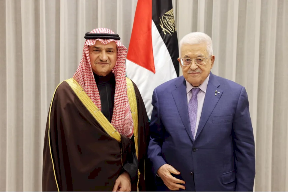 Le président reçoit les lettres de créance de l'ambassadeur du Royaume d'Arabie Saoudite en État de Palestine
