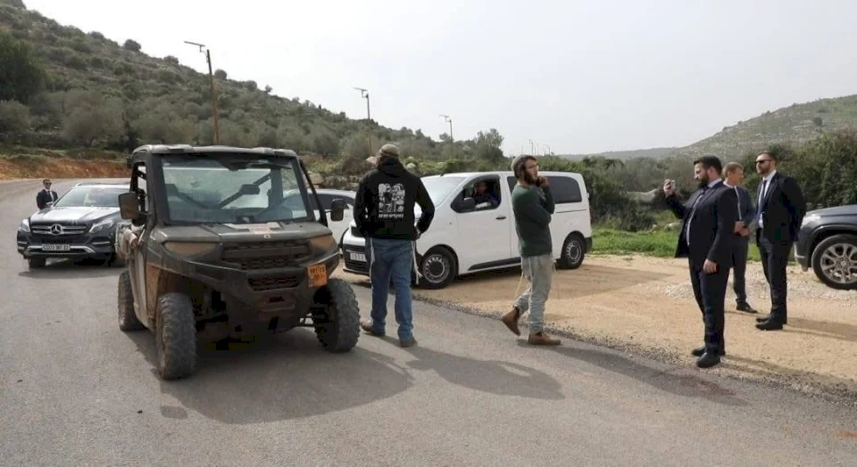 Settlers Interfere with a Tour by the Salfit Governor and the Russian Ambassador in Wadi Al-Matwi