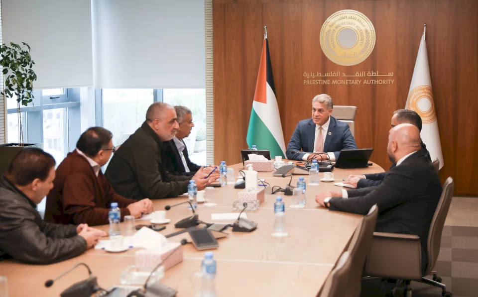محافظ سلطة النقد يبحث مع وفد من غرفة تجارة القدس التحديات التي تواجه القطاع التجاري في القدس