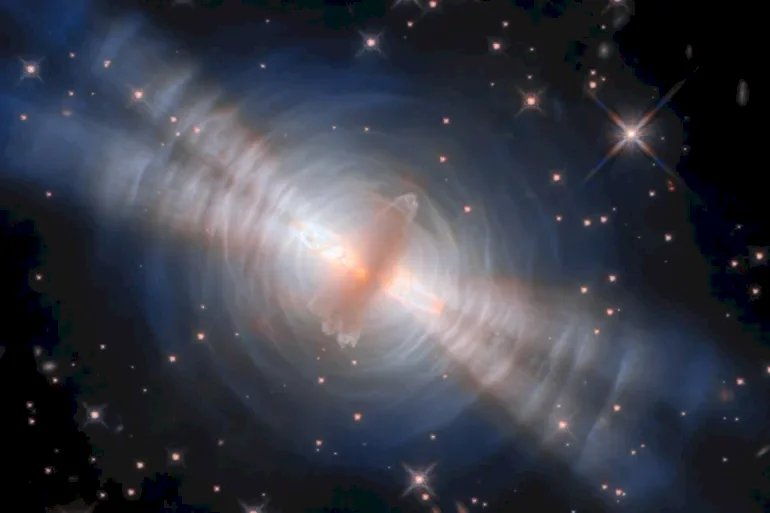 عرض كوني مذهل حول نجم يحتضر.. هابل يلتقط أدق صورة لـ"سديم البيضة"