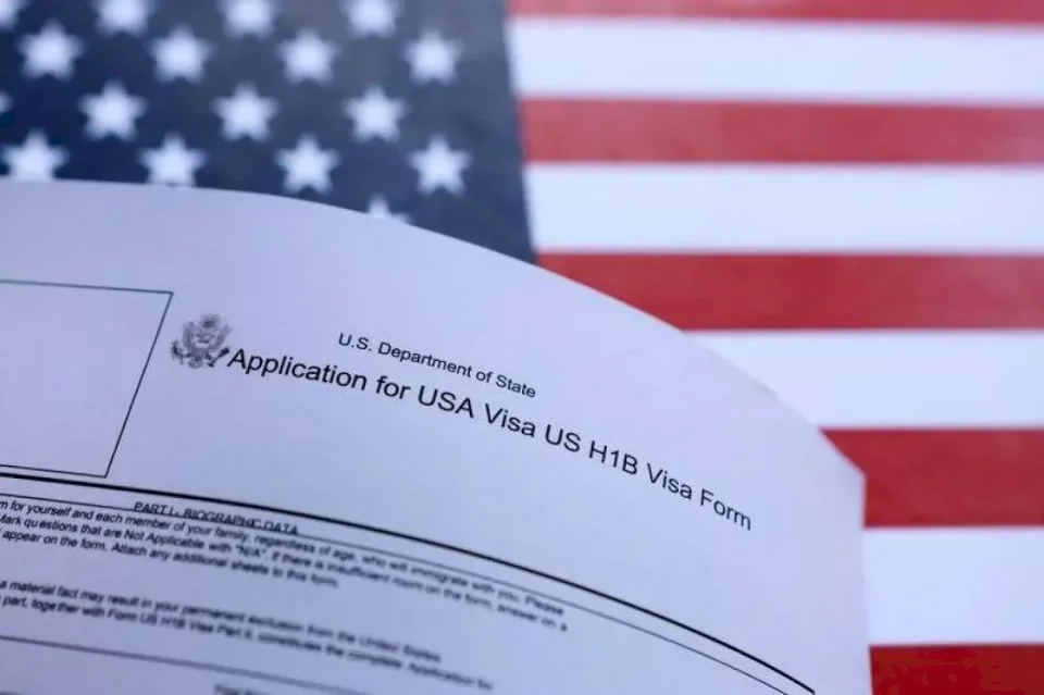 Exclusion de l'application de règles strictes pour l'entrée des touristes aux États-Unis avant la mi-année