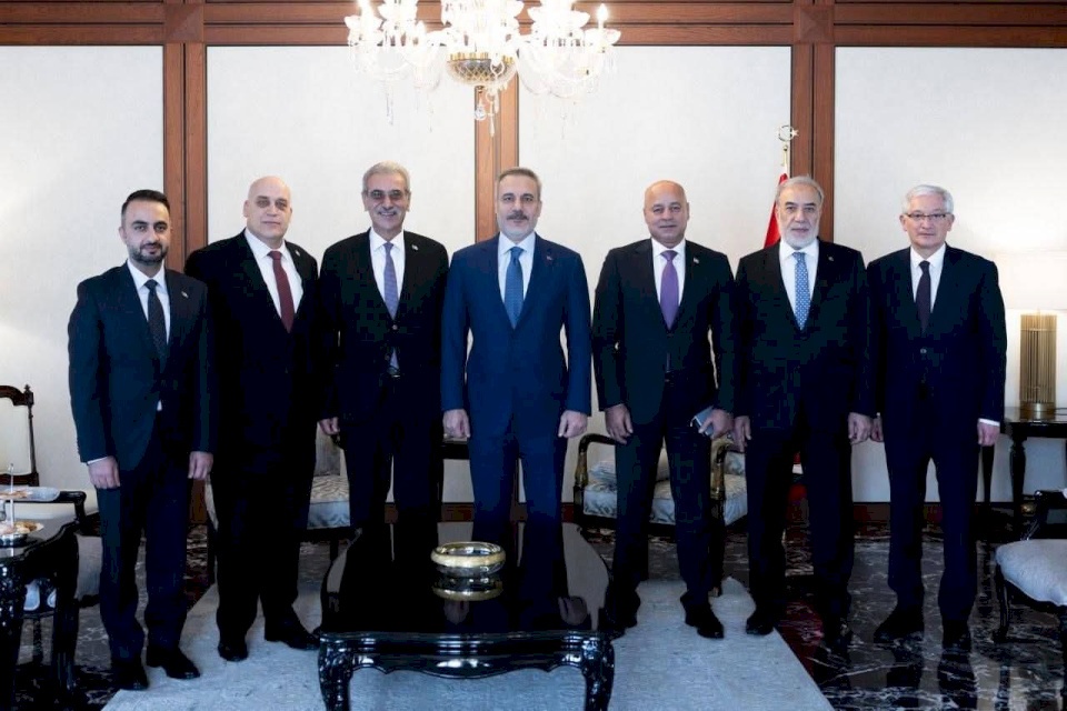 Turkish Foreign Minister Receives Chairman of the National Committee for Gaza Management