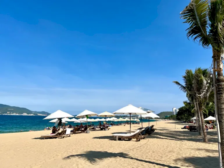 العصر الذهبي لفيتنام.. لماذا تزدهر سياحتها بينما يعاني جيرانها؟