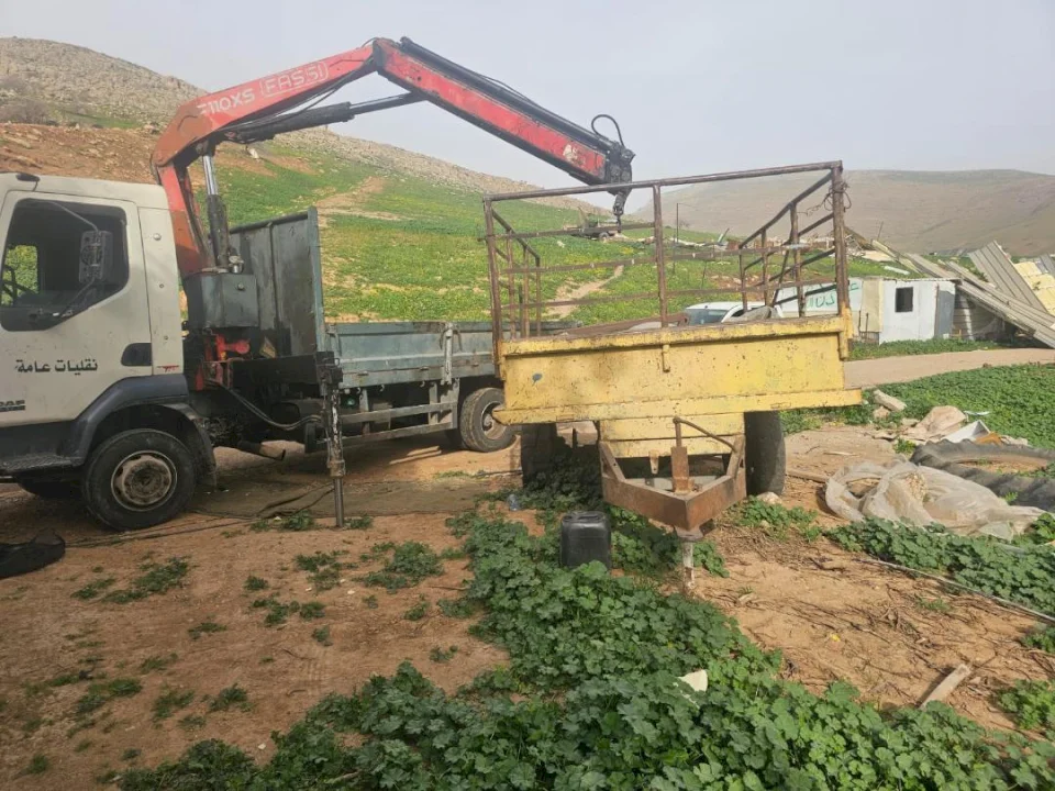 مستوطنون يجبرون 15 عائلة على تفكيك مساكنها والرحيل عنها في الأغوار