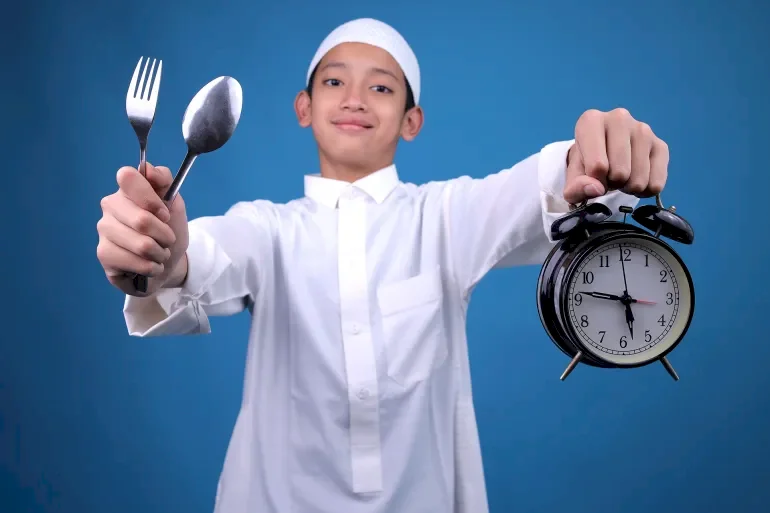 سحور ذكي للصغار.. كيف تساعدين طفلك على الصيام حتى الغروب دون تعب؟