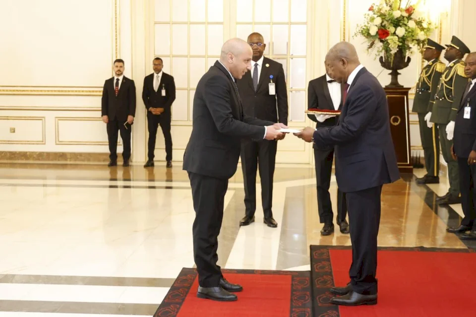 Ambassador Sharif Malouh Presents His Credentials to the Angolan President as Extraordinary and Plenipotentiary Ambassador of the State of Palestine