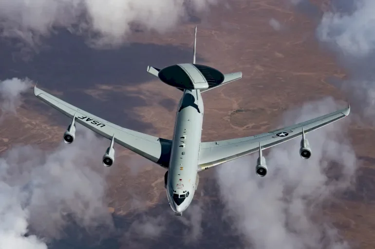 غرفة عمليات في الجو.. هل يمهد نشر "إي-3" لضربة أمريكية على إيران؟