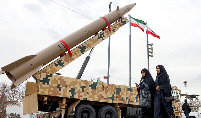 تقارير: "جيرالد فورد" قبالة كريت وإجلاء عشرات موظفي السفارة الأميركية ببيروت