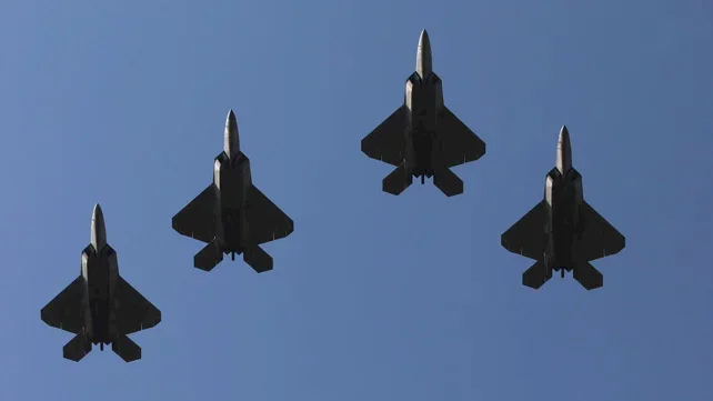 וידאו: טהראן מוכנה להסכם.. 12 מטוסים חדישים מארצות הברית נחתו בישראל לקראת תום האזהרה לאיראן