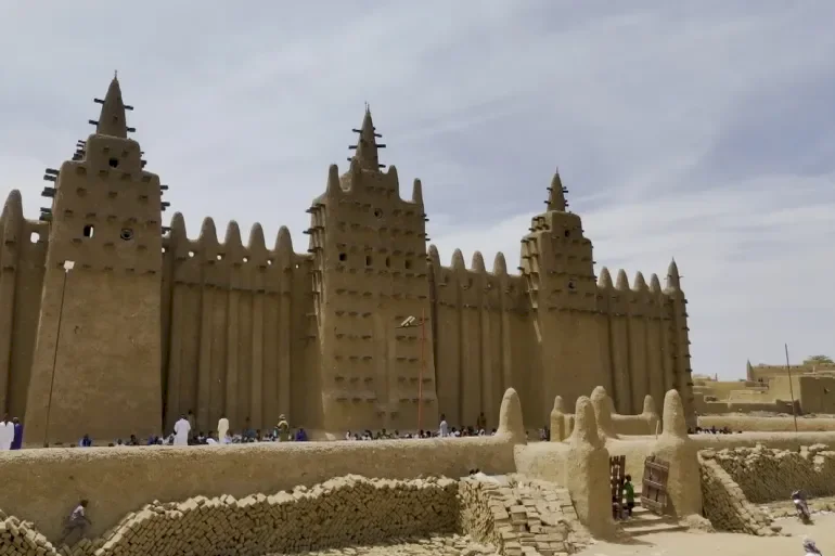 حكاية مسجد يرممه أهالي مدينة "جينيه" في مالي كل عام