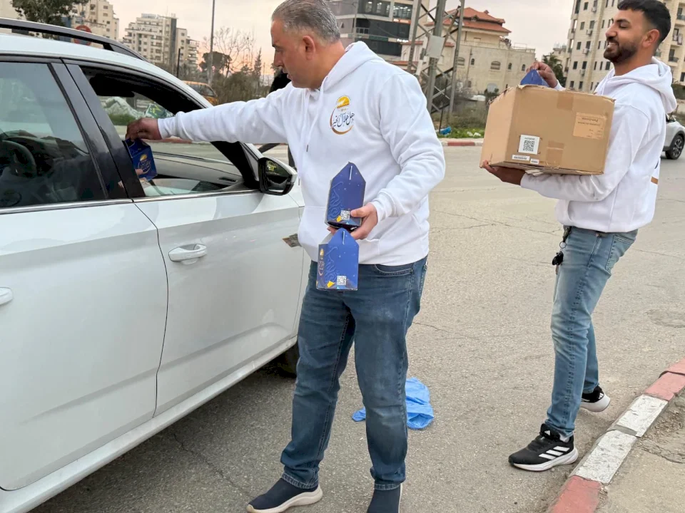 "كهرباء القدس" تنفذ مبادرة «هلّ هلال الخير» في رام الله قبيل الإفطار