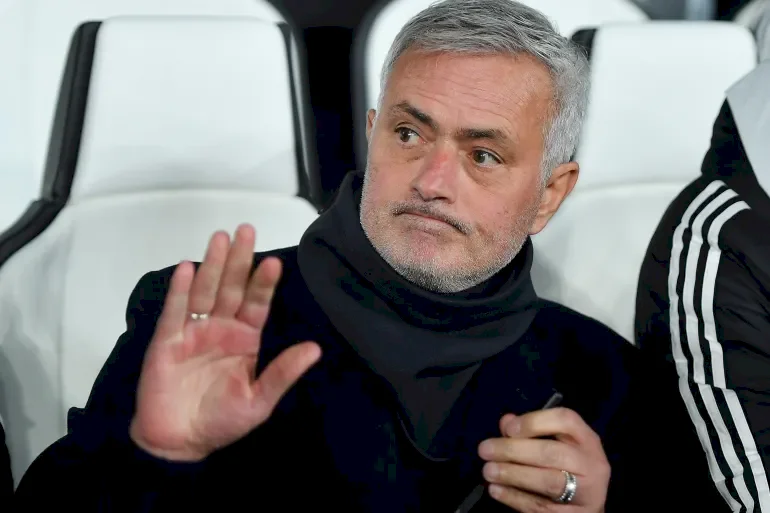 كيف خدع مورينيو الجميع وتابع مباراة ريال مدريد وبنفيكا من الحافلة؟