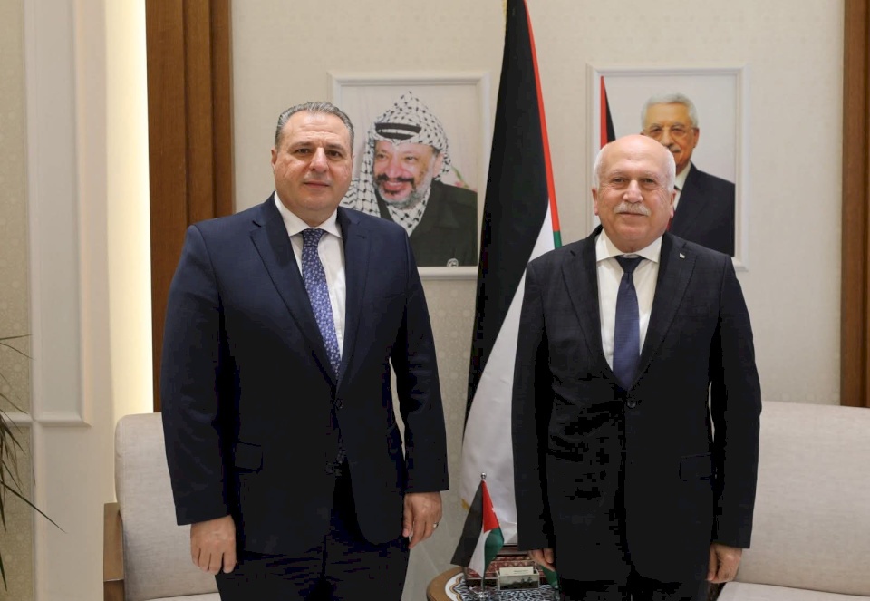 Le ministre de l'économie Mohamed Alamour discute avec l'ambassadeur jordanien de l'amélioration de la coopération économique et du suivi des résultats du comité mixte