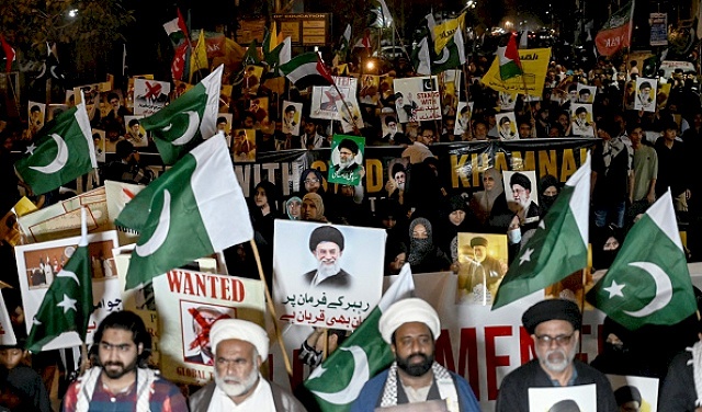 Pakistan : des morts et des blessés lors des manifestations à Karachi contre l'assassinat de Khamenei