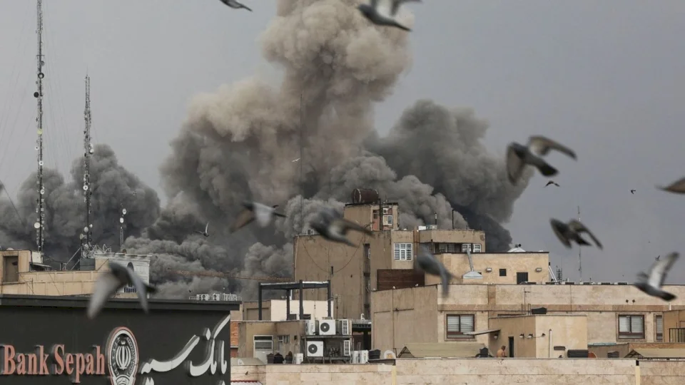 Israel Intensifies Airstrikes in Lebanon and Hezbollah Continues Shelling Northern Settlements