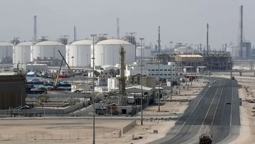 قطر تقلّص عدد العمال بأكبر منشأة لتصدير الغاز المسال في العالم