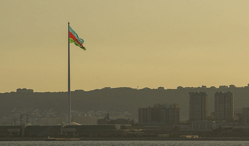 أذربيجان تجلي طاقمها الدبلوماسي من إيران غداة تعرضها لهجوم بمسيرات