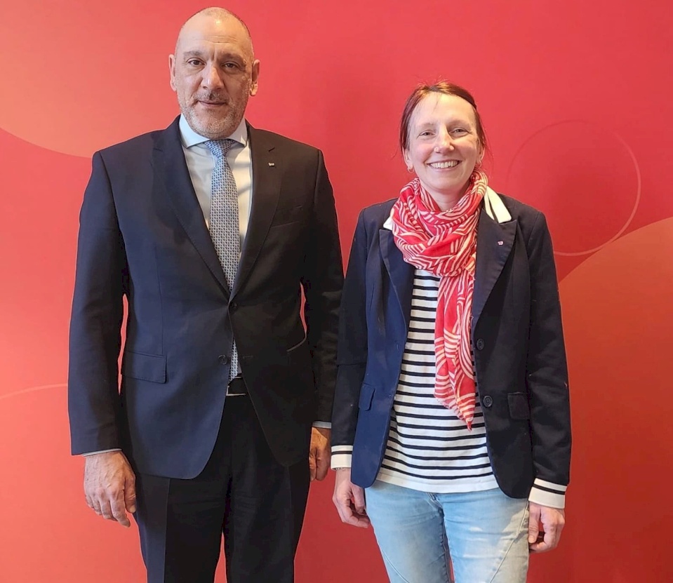 השגריר הישראלי בברלין מבקר את פגישת נשיאת אוניברסיטה גרמנית עם השגריר הפלסטיני ליאת עראפה