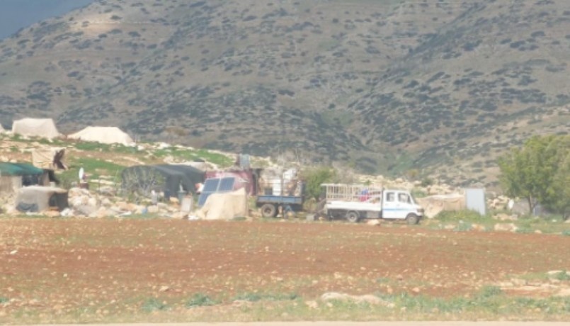 بسبب اعتداءات المستعمرين: ثلاث عائلات ترحل قسرا من عاطوف جنوب شرق طوباس