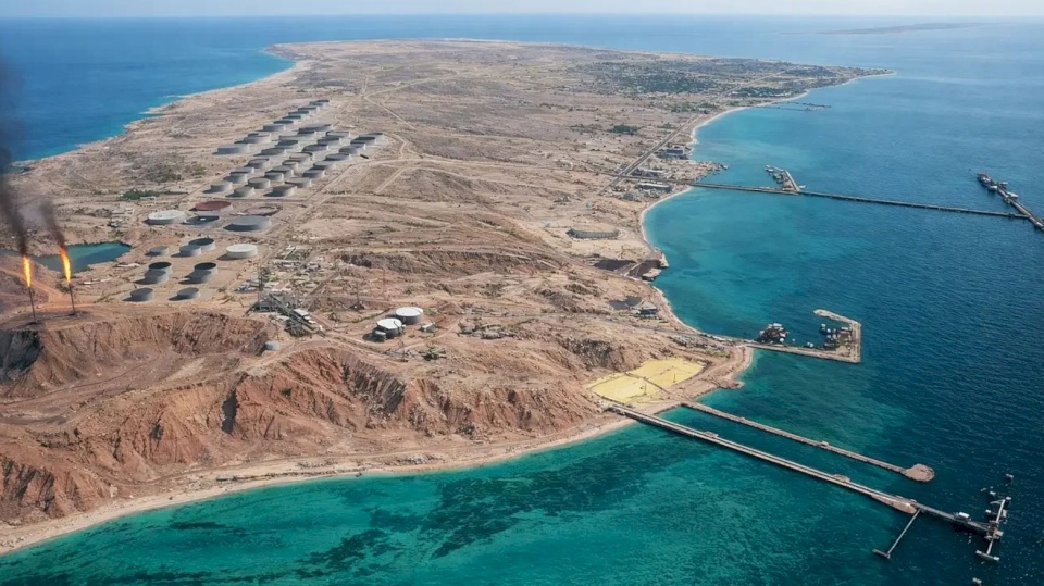 لماذا يزيد الهجوم على جزيرة خرج الإيرانية صدمة أسواق النفط؟