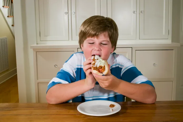 Don't Worry About the "Picky Eater".. Scientists Link "Overeating" to Mental Health