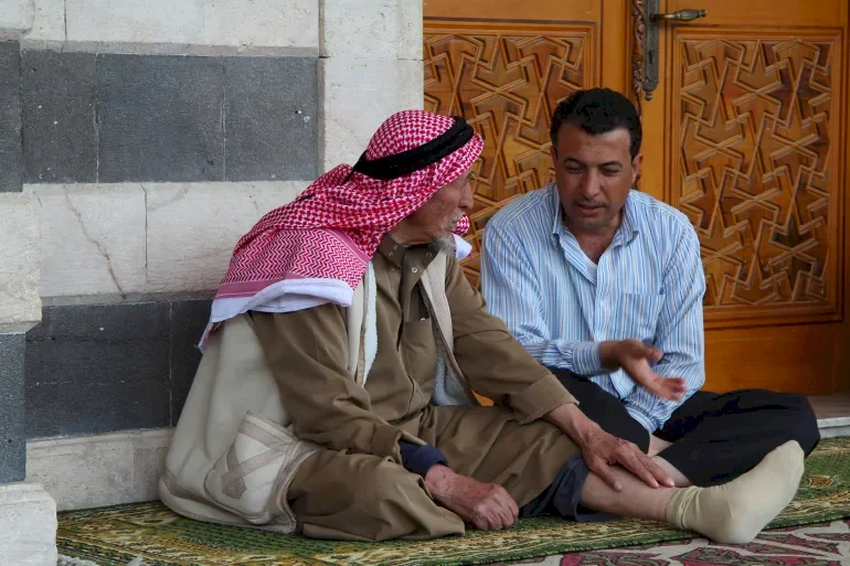 تراويح ورزق وصداقات جديدة.. حكايات رجال تبدأ بركعة وتنتهي بعلاقة عمر