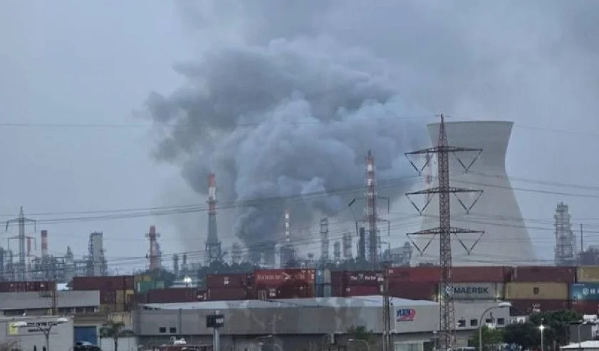 Israël reconnaît des dommages aux raffineries de pétrole à Haïfa à la suite du lancement de missiles iraniens