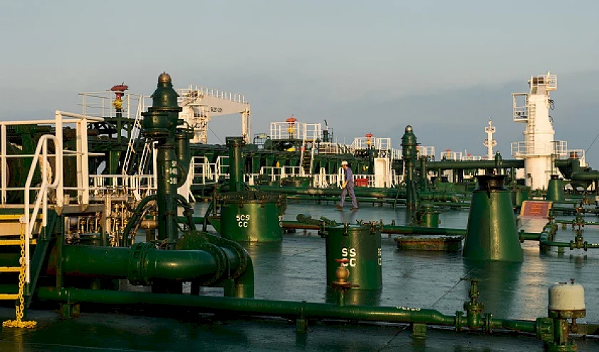 إيران تهدد بتوسيع المواجهة لباب المندب والبحر الأحمر إذا ضُربت جزيرة خرج