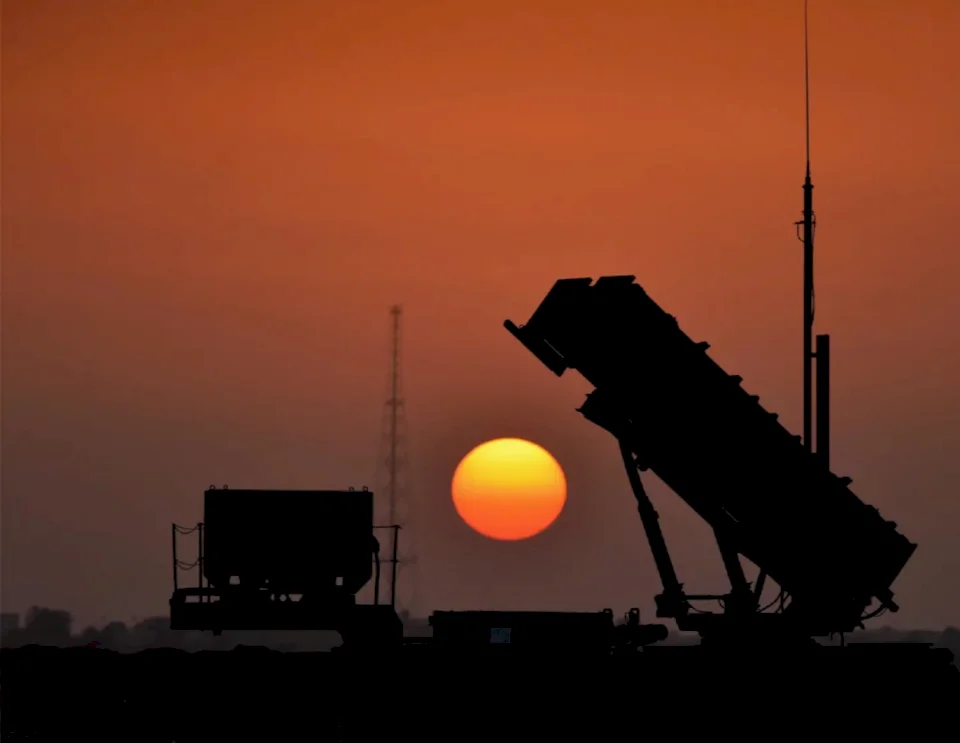 Gulf defenses repulse Iranian attacks.. and a Qatari helicopter falls into the sea