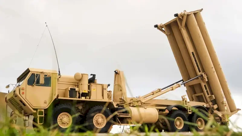 Le Pentagone signe 3 accords pour augmenter la production de missiles et de munitions