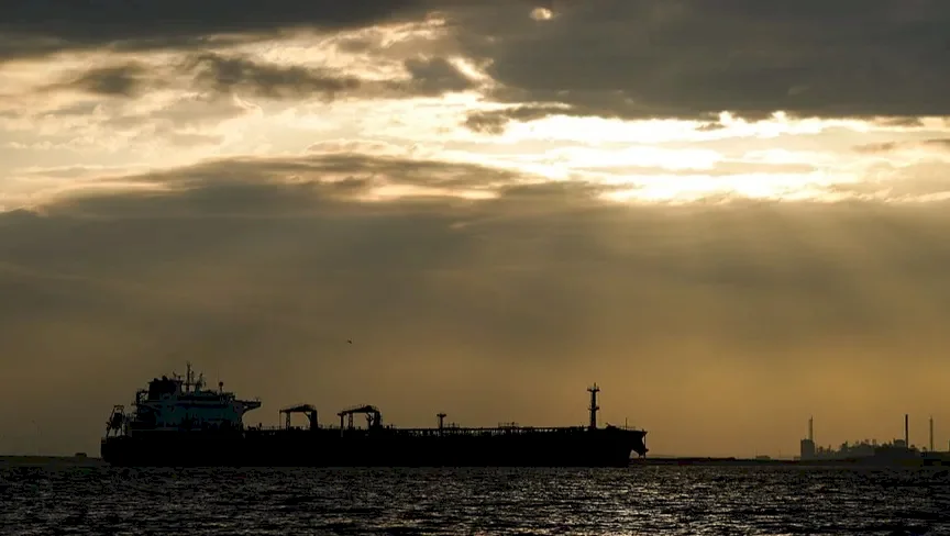 مضيق هرمز.. إيران تسمح بعبور "الدول الصديقة" والبحرين تدعو لحمايته