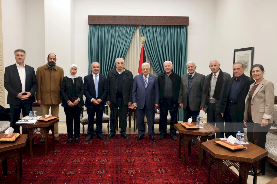 Le président Abbas reçoit le comité de suivi des élections locales