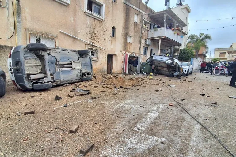 Des missiles iraniens à sous-munitions frappent "Israël" et causent des blessés et des dégâts (vidéo)