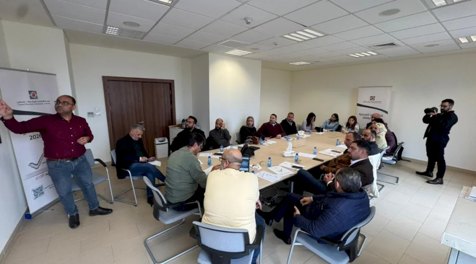 ועדת הבחירות מדברת על חיזוק המודעות והכיסוי התקשורתי במפגשים עם כותבים, אנליסטים ועיתונאים