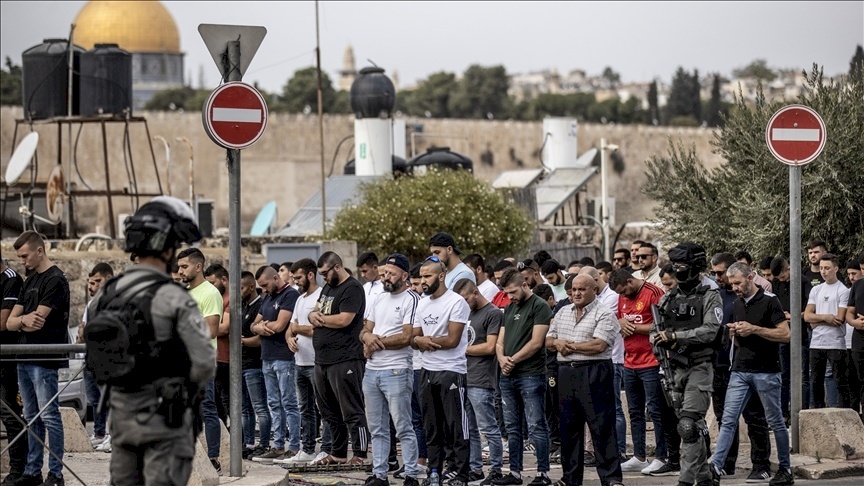 Occupation Prevents Jerusalemites from Praying on Salah al-Din Street