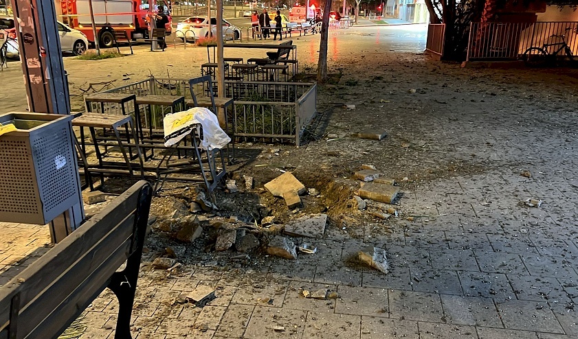 Un mort à Tel-Aviv et des frappes israélo-américaines sur des usines d'acier et nucléaires en Iran