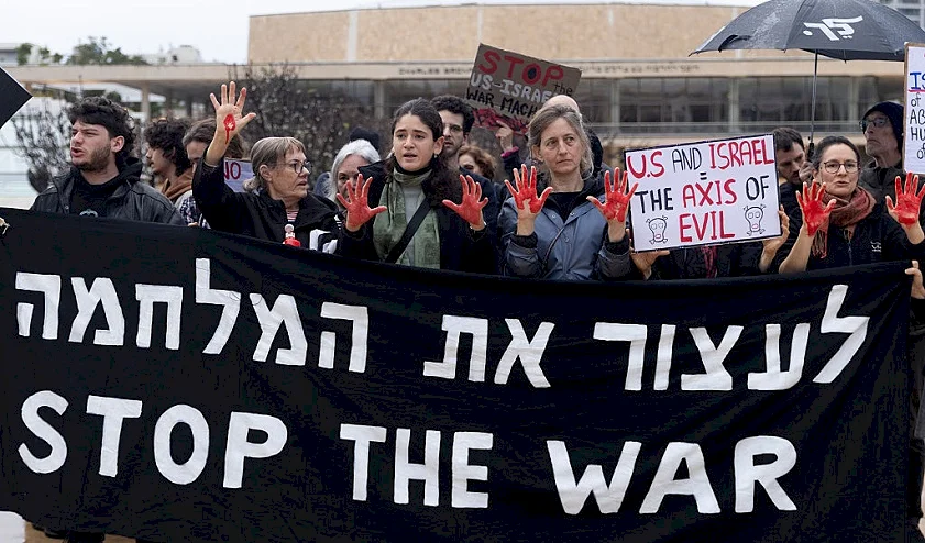Protests in Tel Aviv and Other Locations Demanding an End to the War, Police Assault Protesters