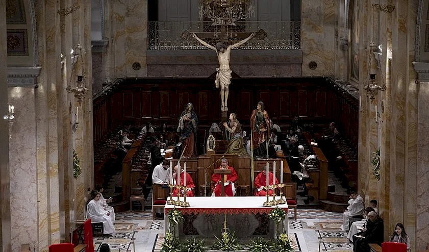 "لأول مرة منذ قرون": الاحتلال يمنع قداس أحد الشعانين في كنيسة القيامة بالقدس