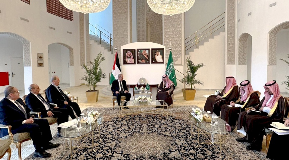 A Palestinian Delegation Led by the Vice President Meets the Saudi Foreign Minister