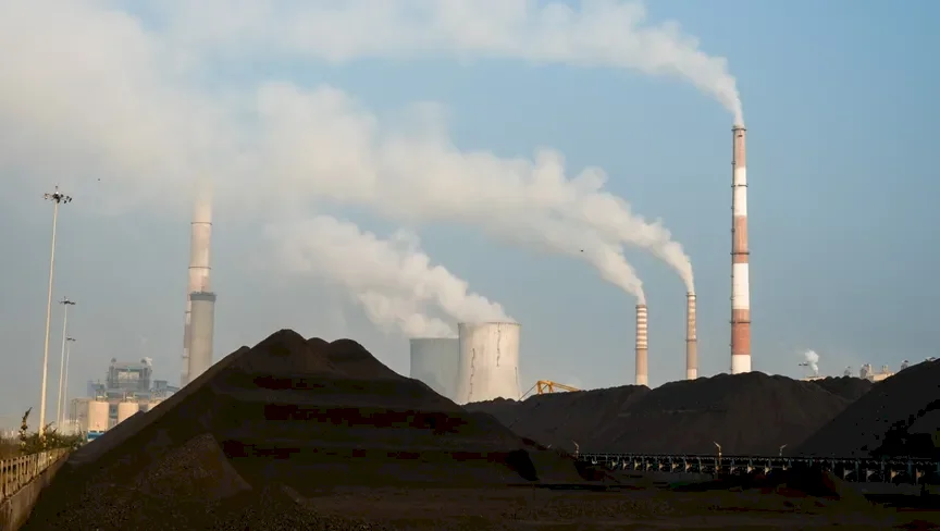 صدمة الطاقة تعيد الفحم للواجهة وتعرقل جهود خفض الانبعاثات