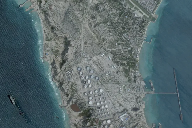 Des images satellite révèlent la poursuite du chargement de pétrole sur l’île de Khark