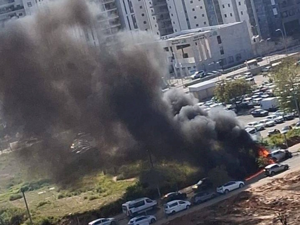 Debris from Iranian Missiles Hits Greater Tel Aviv, Causing Injuries and Fires (Video)