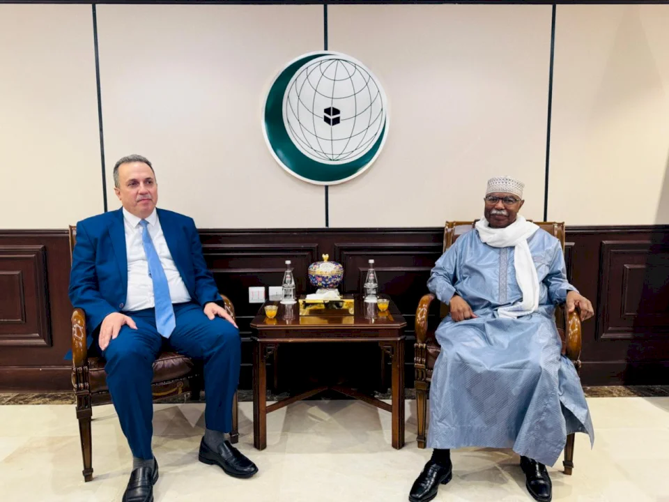 Le secrétaire général de l'Organisation de la coopération islamique reçoit l'ambassadeur Dwaas Dwaas à l'occasion de la prise de ses fonctions