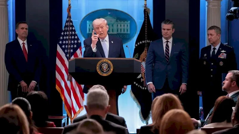 Trump Reveals Details of American Pilot's Rescue and Threatens the Leak Source