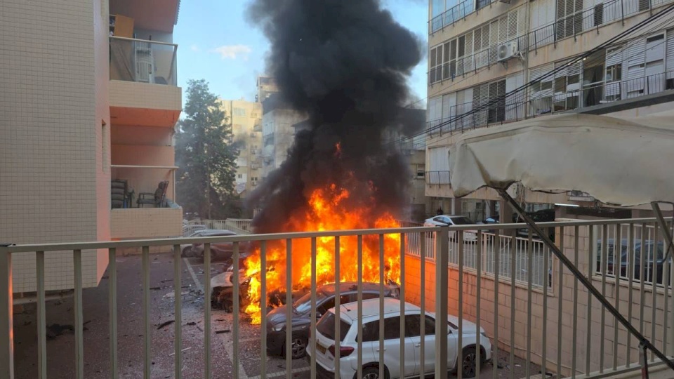 Iranian Missile Attack Targets Greater Tel Aviv, Results in Injuries and Damage (Video)