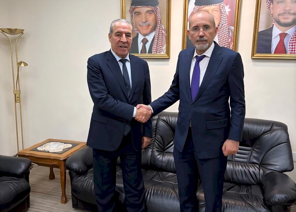 الشيخ يلتقي الصفدي في الأردن