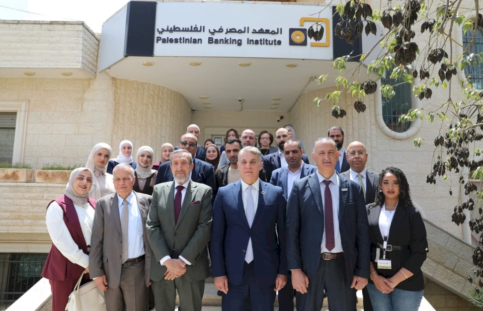 L'institut bancaire palestinien diplômé le diplôme d'arbitrage financier et bancaire