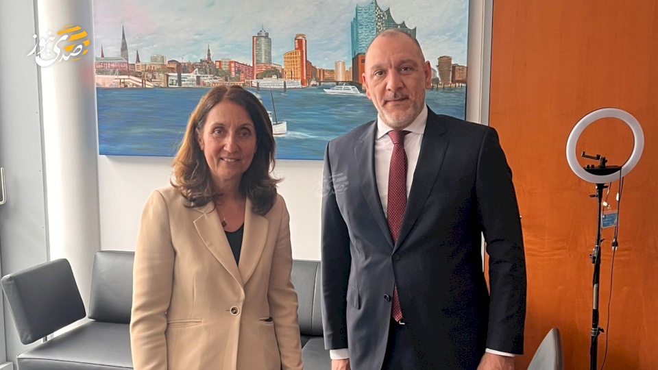 L'ambassadeur Laith Arfa informe le membre de la commission des affaires étrangères Aydın Ozoğuz sur les développements en Palestine
